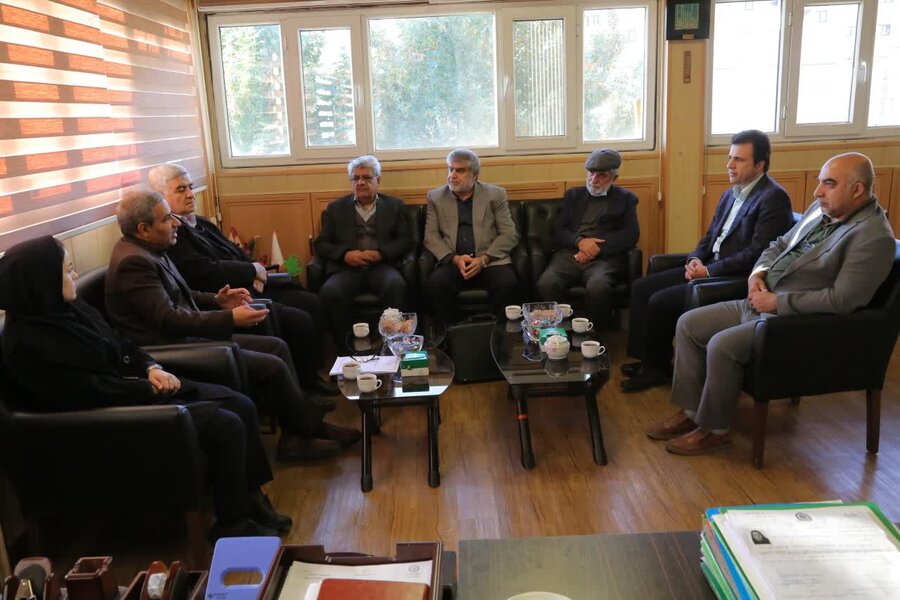 نشست اعضای هیئت مدیره  جدید بنیاد فرزانگان با مدیرکل بهزیستی کردستان 
