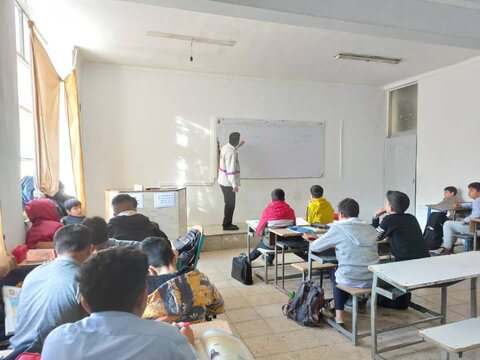 برگزاری جلسات آموزشی مهارتهای زندگی در مدارس سلماس