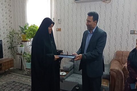 دیدار صمیمی مدیر بهزیستی شهرستان مشهد با ورزشکار افتخارآفرین در مسابقات پاراآسیایی