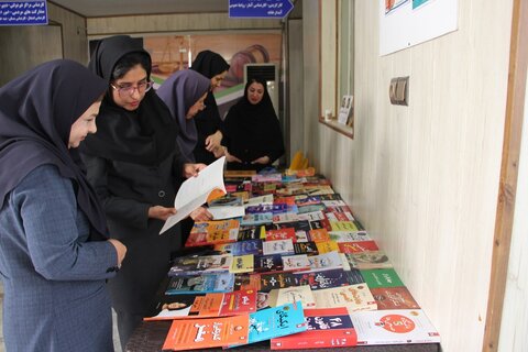برپایی نمایشگاه کتاب به مناسبت هفته گرامیداشت کتاب وکتابخوانی