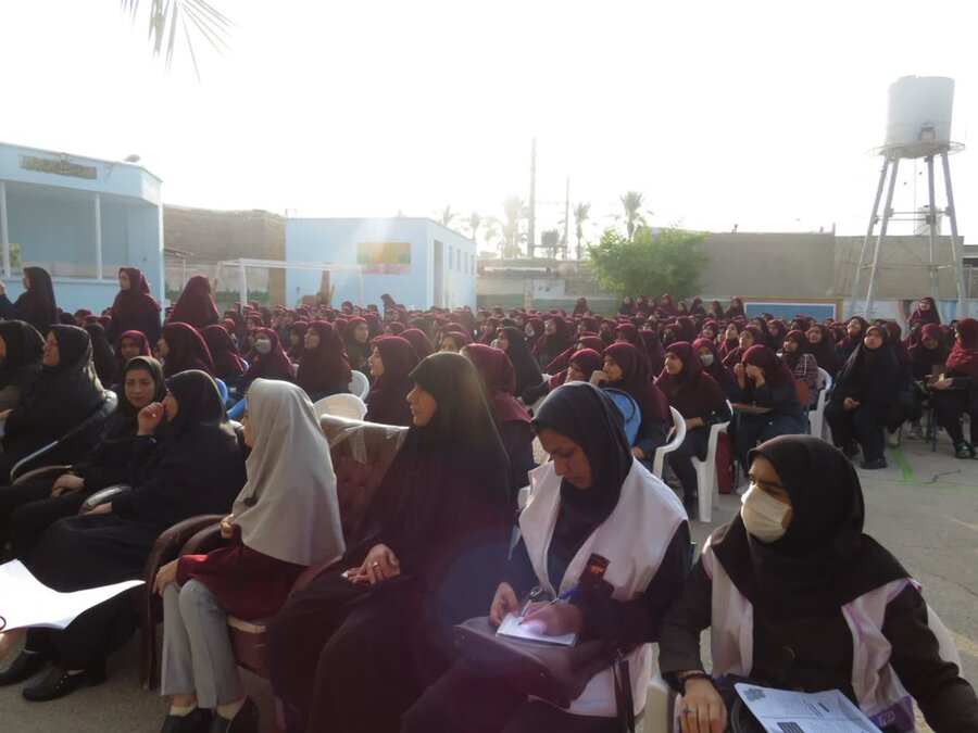 حضور کارکنان اورژانس اجتماعی 123 بهزیستی شهرستان تنگستان در دبیرستان فاطمه زهرا  شهر اهرم