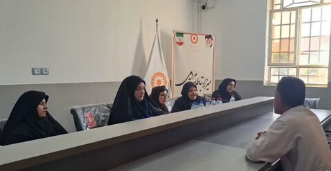 شهرستان بوشهر | برگزاری میز ارتباطات مردمی بهزیستی شهرستان بوشهر در روستای حسینکی
