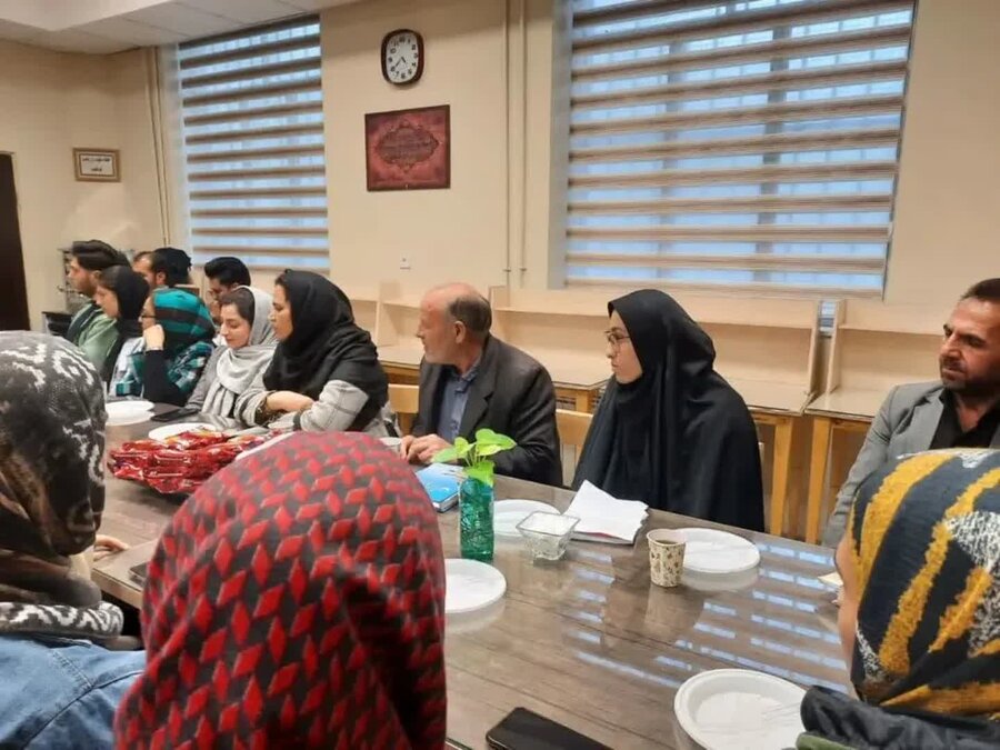 اسد آباد | رو نمایی از کتاب نویسنده توانخواه بهزیستی شهرستان