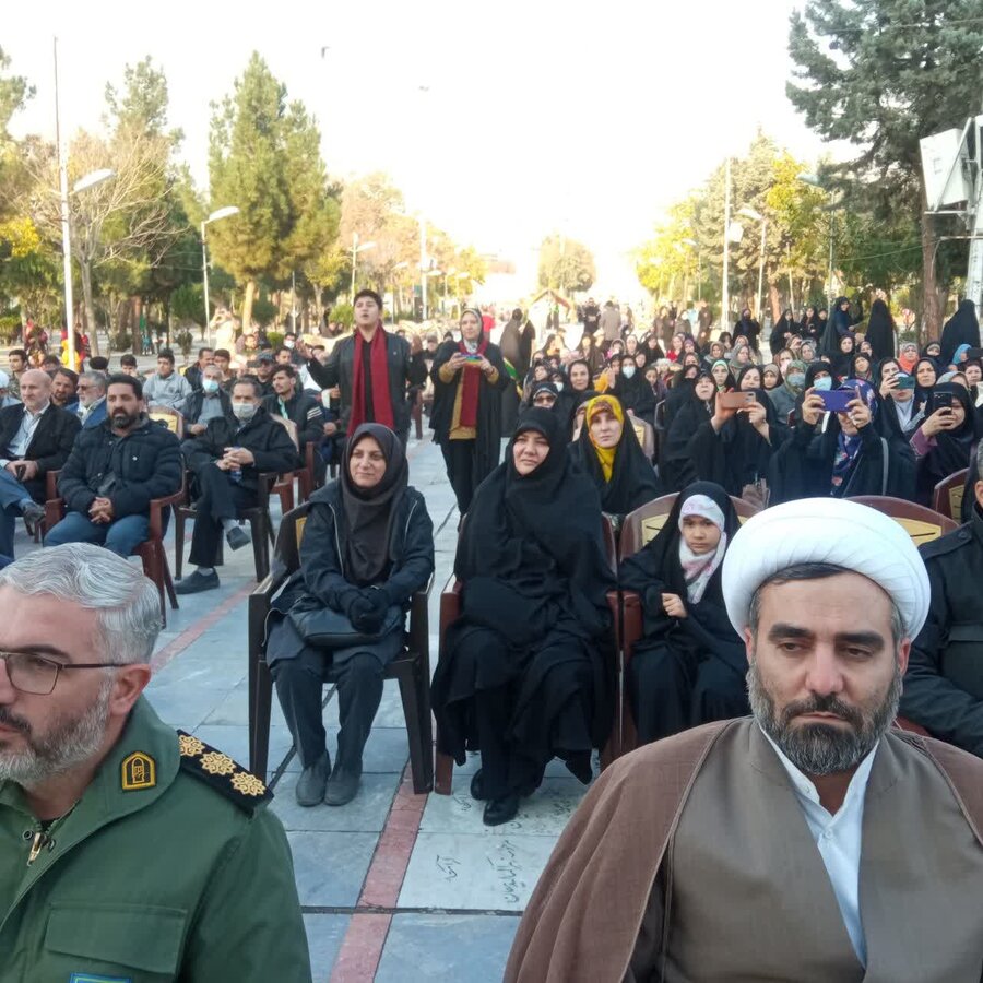 مدیرکل بهزیستی البرز در مراسم گلباران گلزار شهدای استان البرز شرکت کرد