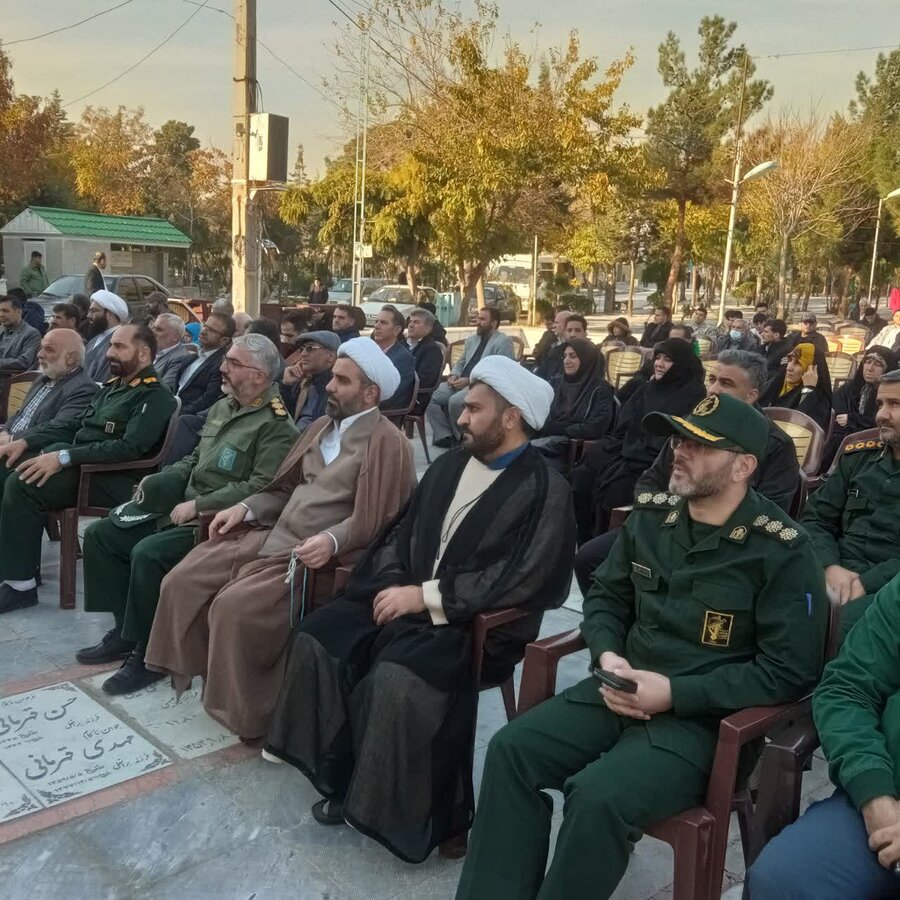 مدیرکل بهزیستی البرز در مراسم گلباران گلزار شهدای استان البرز شرکت کرد