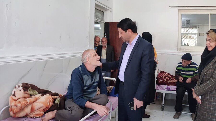 دیدار مدیر کل بهزیستی با سالمندان مرکز خیریه صدیق