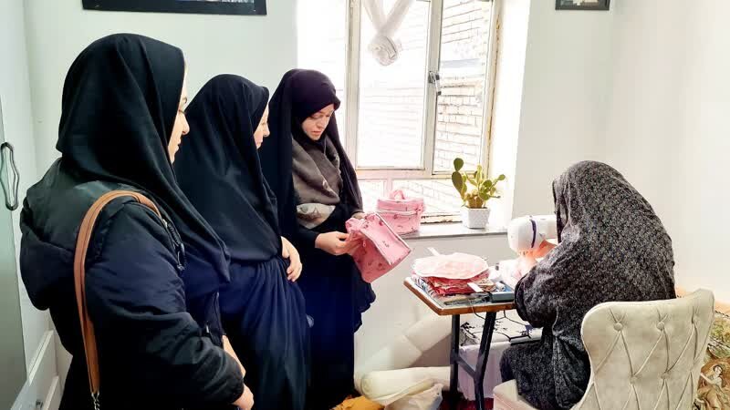 پرداخت ۵۴۰ میلیون ریال سرمایه کار بلاعوض به زنان سرپرست خانوار بهزیستی چالدران