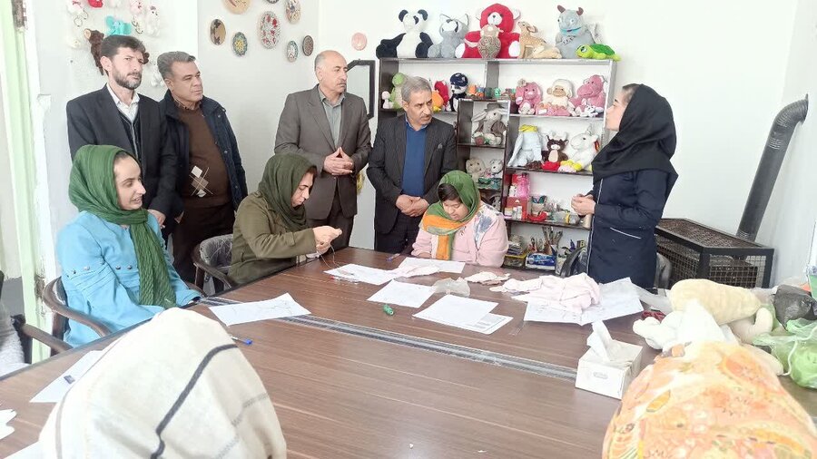 حضور مدیر کل بهزیستی استان کردستان در مراکز مثبت زندگی تحت نظارت بهزیستی کامیاران 