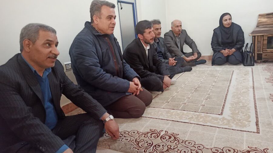 دیدار مدیرکل بهزیستی کردستان با خانواده ی دارای فرزندان سه قلو در کامیاران 
