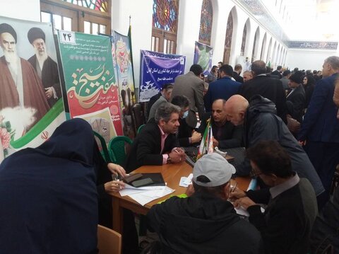برپایی میز خدمت جهادی بهزیستی گیلان و سایر دستگاه های اجرایی در مصلی امام خمینی(ره) رشت