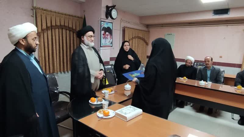 دررسانه| از فعالان اقامه نماز بهزیستی تویسرکان تجلیل شد