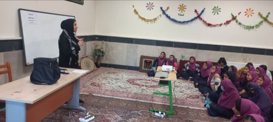 ساوجبلاغ | برگزاری دوره های آموزشی مدیریت استرس دربحران دانش آموزان ساوجبلاغ