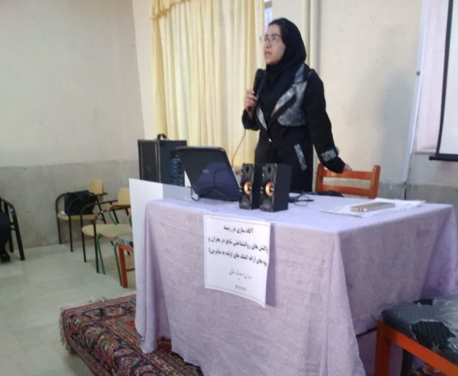 ساوجبلاغ | برگزاری دوره های آموزشی مدیریت استرس دربحران دانش آموزان ساوجبلاغ