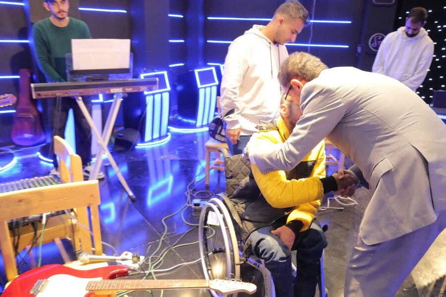 پدرام بهمنی نمونه ای هنرمند و توانا از جامعه توانخواهان استان است
/ معلولان از ایفای نقش اجتماعی خود رویگردان نباشند