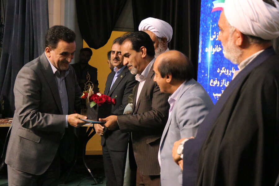 مولفههای بین فردی؛ مهمترین عامل گسستهای خانوادگی در استان کرمان مولفههای بین فردی؛ مهمترین عامل گسستهای خانوادگی در استان کرمان