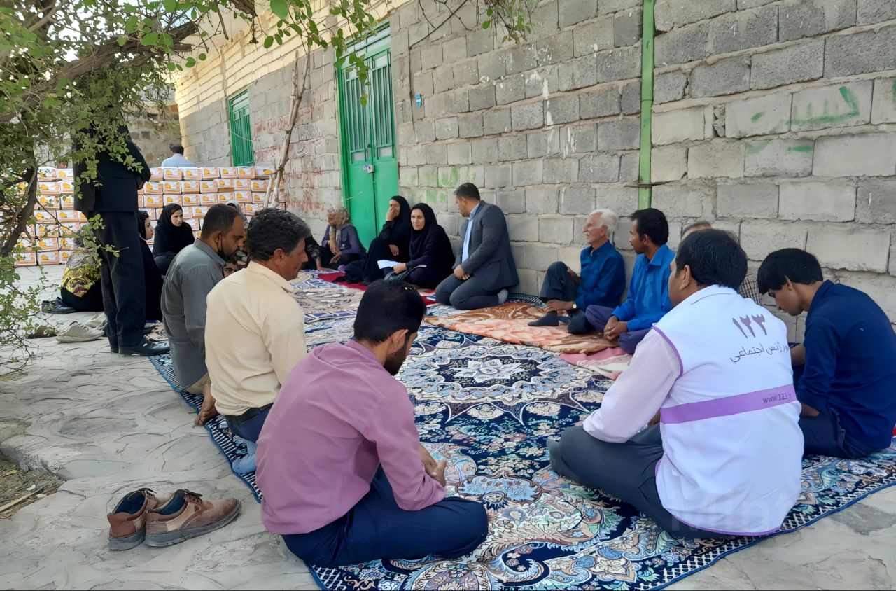 برپایی میز خدمت بهزیستی عنبراباد در روستاهای محروم منطقه