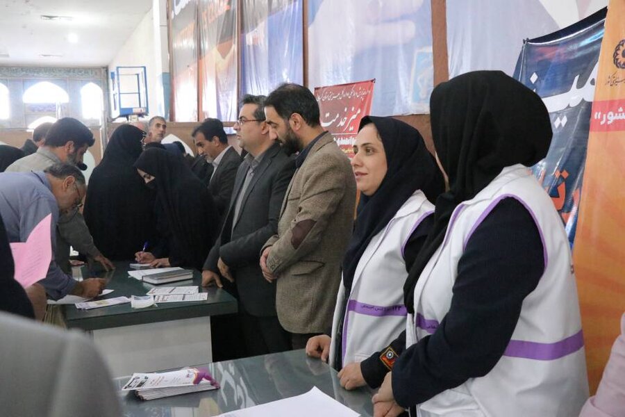 حضور مدیر کل و کارکنان بهزیستی استان کرمان درمیز ارتباطات نماز جمعه حضور مدیر کل و کارکنان بهزیستی استان کرمان درمیز ارتباطات نماز جمعه