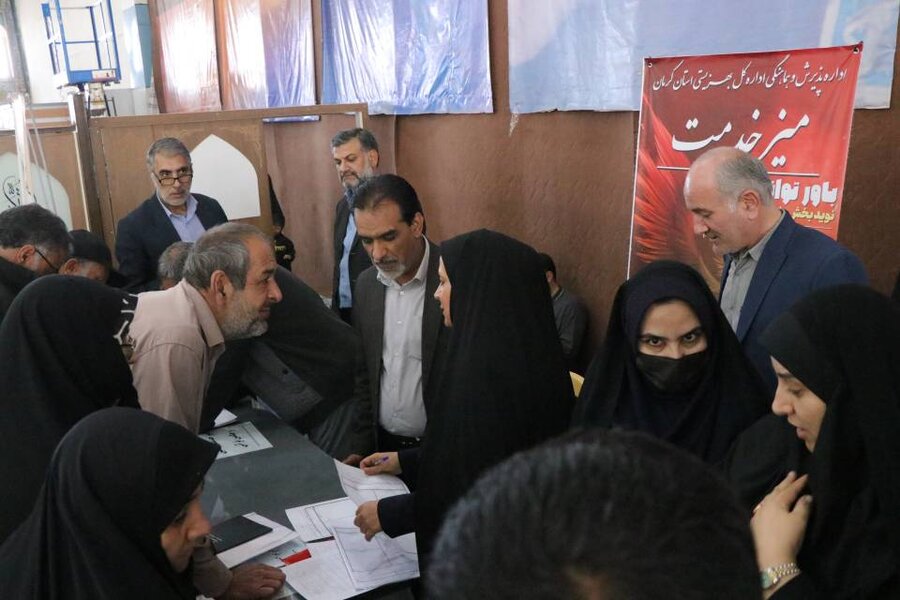 حضور مدیر کل و کارکنان بهزیستی استان کرمان درمیز ارتباطات نماز جمعه حضور مدیر کل و کارکنان بهزیستی استان کرمان درمیز ارتباطات نماز جمعه