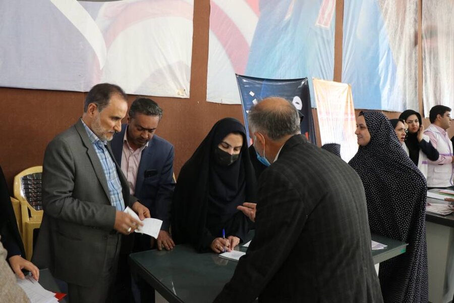 حضور مدیر کل و کارکنان بهزیستی استان کرمان درمیز ارتباطات نماز جمعه حضور مدیر کل و کارکنان بهزیستی استان کرمان درمیز ارتباطات نماز جمعه