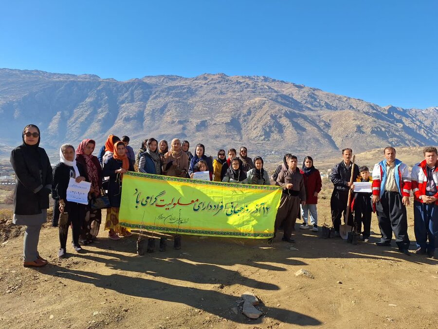 سروآباد/کاشت نهال بالندگی به مناسبت روز جهانی معلولین