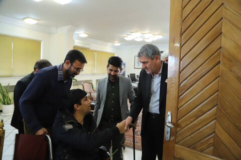 به مناسبت روز جهانی افراد دارای معلولیت برگزار شد|دیدار مدیر کل بهزیستی و جمعی از افراد دارای معلولیت با استاندار فارس