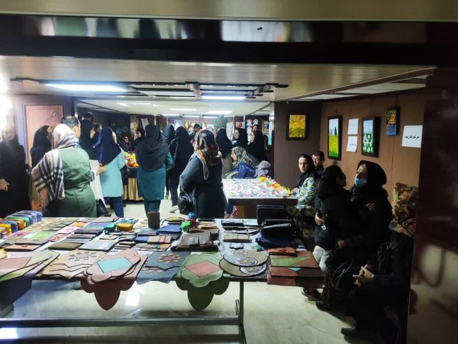 سقز | برپایی نمایشگاه نقاشی و صنایع دستی
