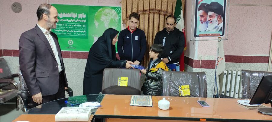 تویسرکان|تقدیر از کارکنان اداره و مدال آوران تحت پوشش بهزیستی