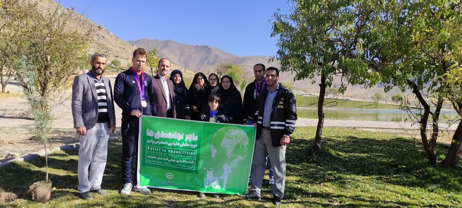 تویسرکان| مراسم کاشت نهال بالندگی توسط مدال آوران بهزیستی تویسرکان