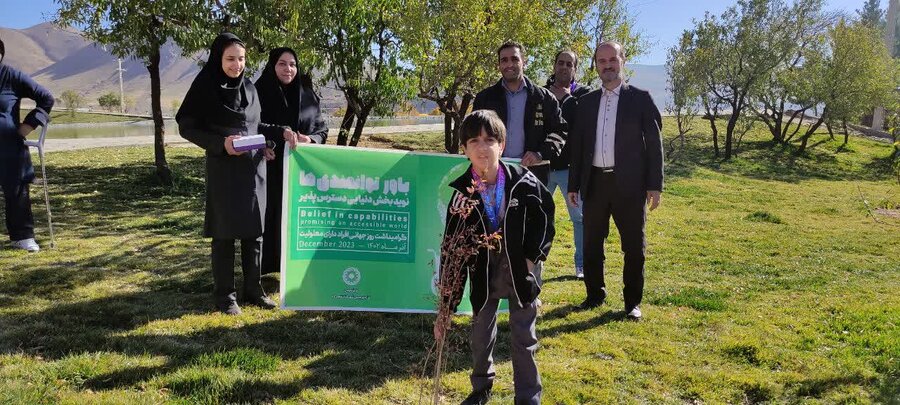 تویسرکان| مراسم کاشت نهال بالندگی توسط مدال آوران بهزیستی تویسرکان
