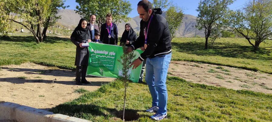 تویسرکان| مراسم کاشت نهال بالندگی توسط مدال آوران بهزیستی تویسرکان