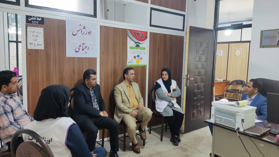 ارسنجان|دیدار معاون امور اجتماعی بهزیستی فارس با کارشناسان واحد اورژانس اجتماعی