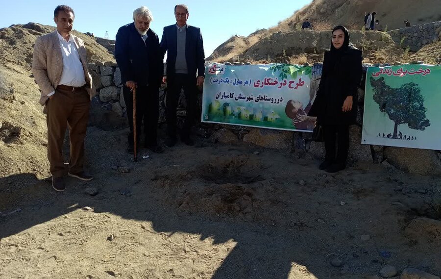 حضور معلولین کامیارانی در طرح مردمی کاشت یک میلیارد درخت در کشور