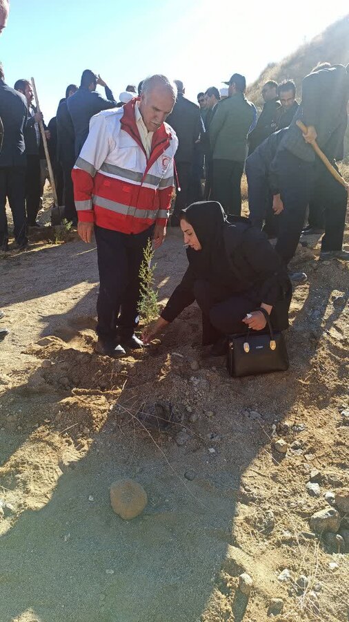 حضور معلولین کامیارانی در طرح مردمی کاشت یک میلیارد درخت در کشور