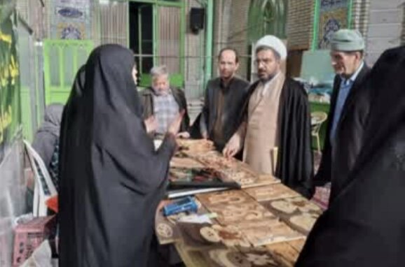 دماوند| برپایی نمایشگاه دستاوردها و صنایع دستی معلولین در مصلی نماز جمعه 
