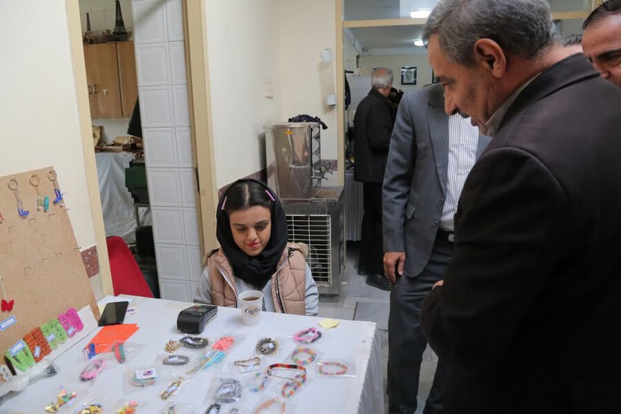 بازدید مدیرکل بهزیستی استان کردستان
از نمایشگاه آثار توانمندیهای توانجویان موسسه رعد