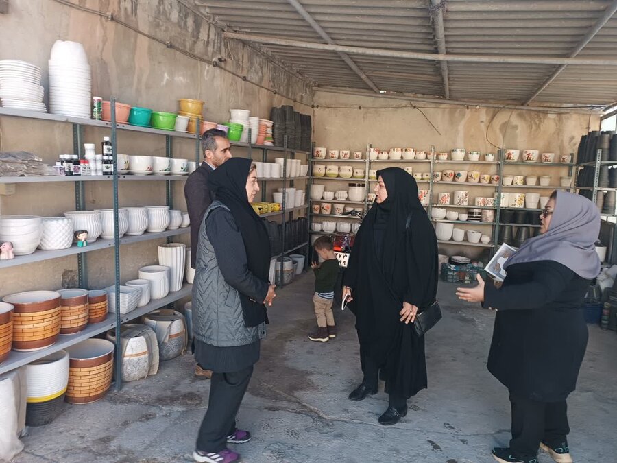 برپایی نمایشگاه گل و گیاه و صنایع دستی در کارگاه تولیدی حمایتی یاغیش بهزیستی شاهین دژ