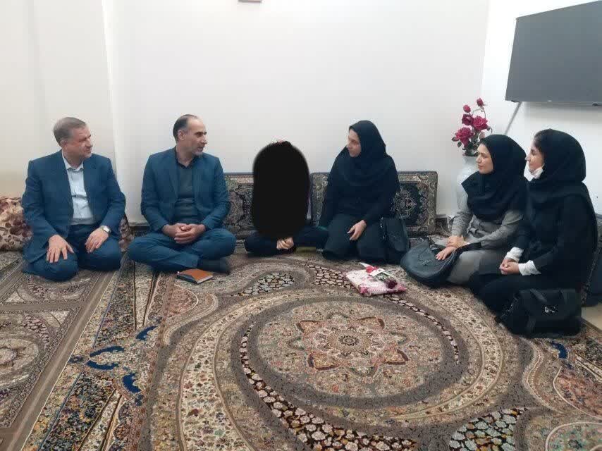 اسدآباد|دیدار با خانواده دارای معلولیت با حضور فرماندار به مناسبت هفته بزرگداشت معلولین