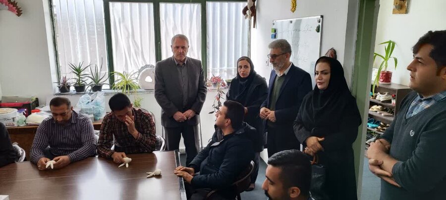 دیدار فرماندار با حرفه آموزان مرکز حرفه آموزی معلولین ژیهات کامیاران