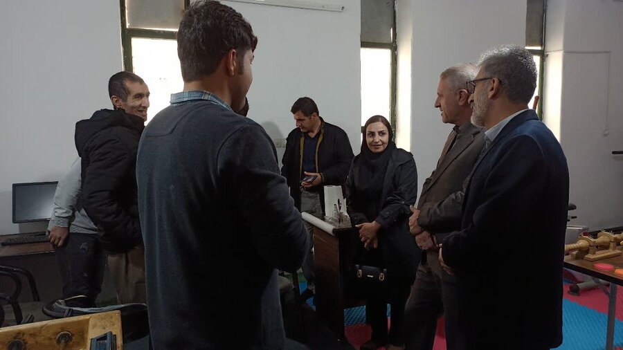 دیدار فرماندار با حرفه آموزان مرکز حرفه آموزی معلولین ژیهات کامیاران