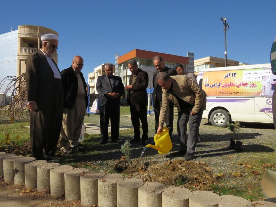 بانه| کاشت ۱۰۰ نهال بمناسبت روز جهانی معلولین