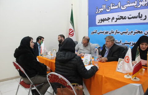 گزارش تصویری| میز ارتباطات مردمی بهزیستی در دوّمین روز پاسخگوی مردم شریف استان البرز به مناسبت سفر ریاست جمهوری بود