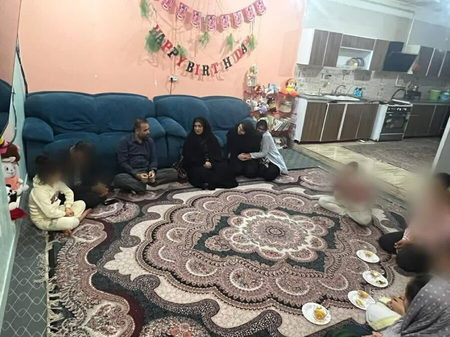 گفتگوی صمیمانه سرپرست بهزیستی استان بوشهر در بازدید از مرکز نگهداری فرزندان شبه خانواده بهزیستی