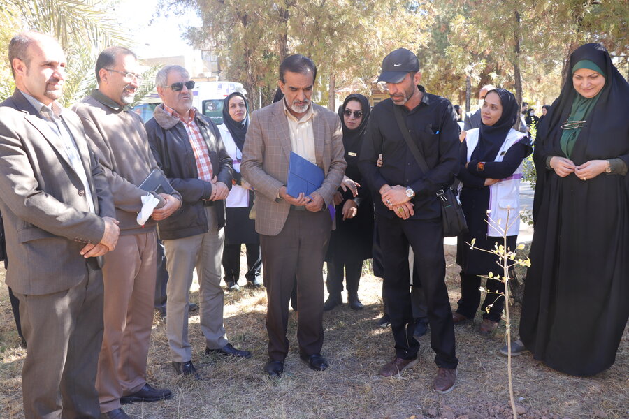 کاشت ۱۱۰ اصله درخ به نام نخبگان دارای معلولیت کاشت ۱۱۰ اصله درخ به نام نخبگان دارای معلولیت