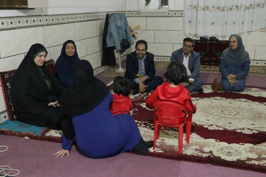 تجلیل از خانواده پذیرای فرزند خوانده دارای معلولیت زرندی تجلیل از خانواده پذیرای فرزند خوانده دارای معلولیت زرندی