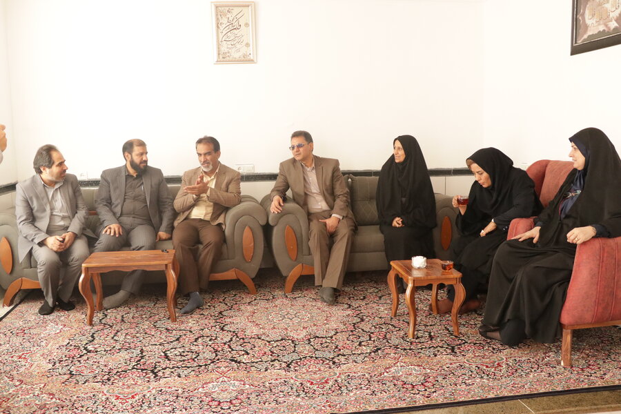 تجلیل از خانواده پذیرای فرزند خوانده دارای معلولیت زرندی تجلیل از خانواده پذیرای فرزند خوانده دارای معلولیت زرندی