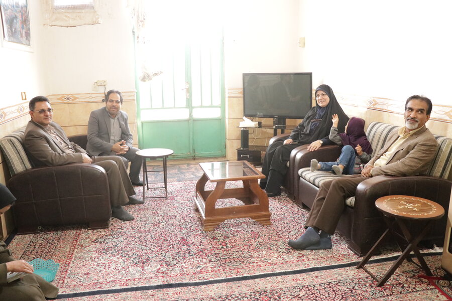 تجلیل از خانواده پذیرای فرزند خوانده دارای معلولیت زرندی تجلیل از خانواده پذیرای فرزند خوانده دارای معلولیت زرندی