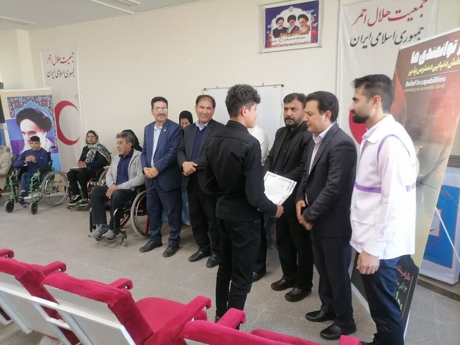 تجلیل از ورزشکاران دارای معلولیت در شهرستان بم تجلیل از ورزشکاران دارای معلولیت در شهرستان بم