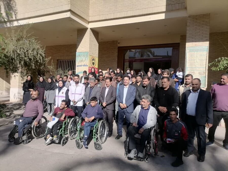 تجلیل از ورزشکاران دارای معلولیت در شهرستان بم تجلیل از ورزشکاران دارای معلولیت در شهرستان بم