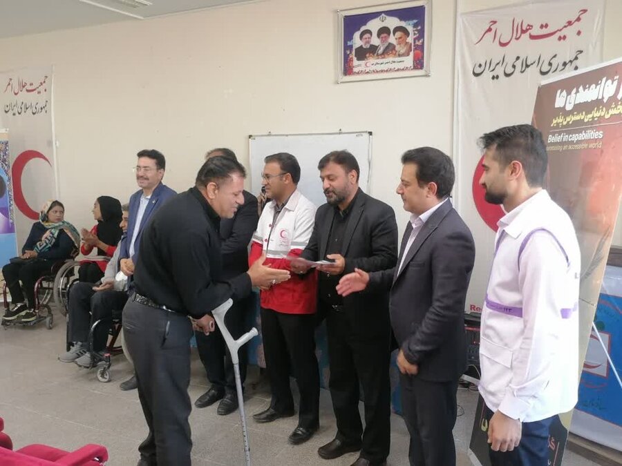 تجلیل از ورزشکاران دارای معلولیت در شهرستان بم تجلیل از ورزشکاران دارای معلولیت در شهرستان بم