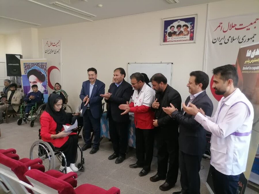 تجلیل از ورزشکاران دارای معلولیت در شهرستان بم تجلیل از ورزشکاران دارای معلولیت در شهرستان بم